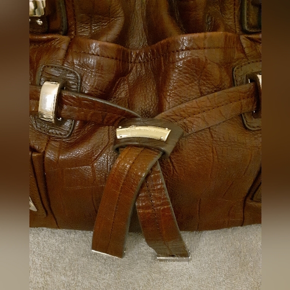 B. Makowsky Beautiful leather purse. - Picture 2 of 7